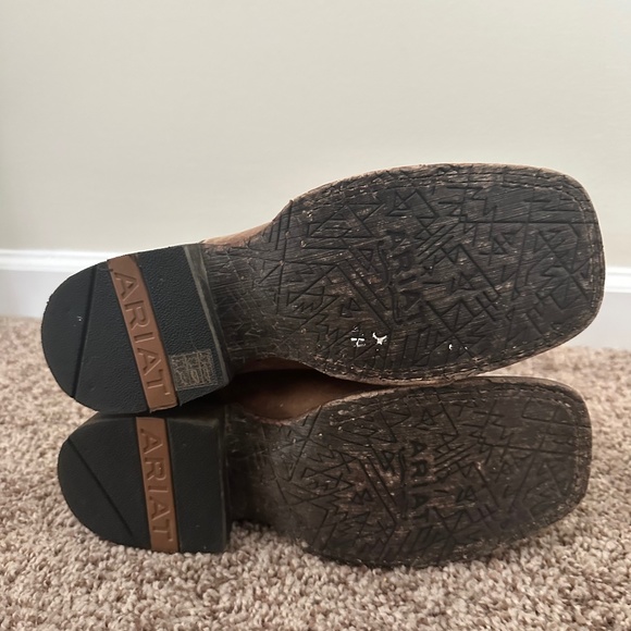 Ariat size 7 cheetah print cowboy boots - Picture 3 of 4